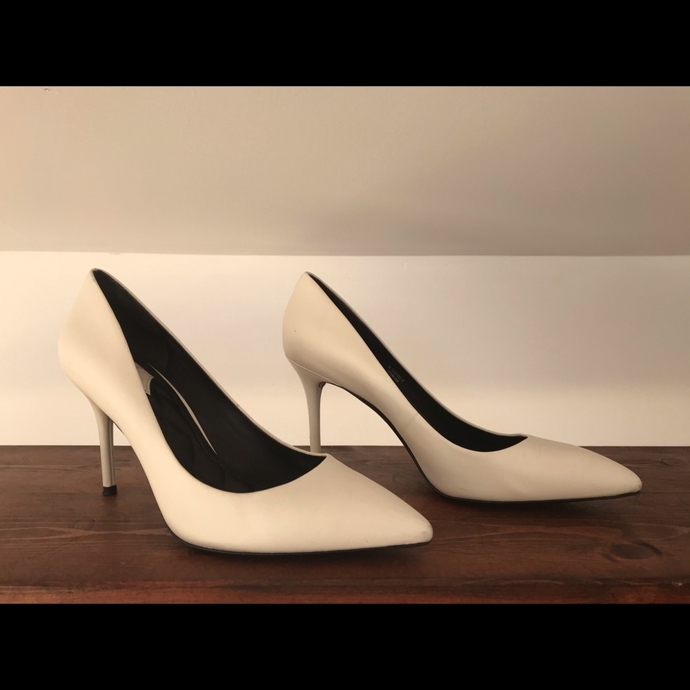 B Brian Atwood Pumps